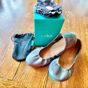 Tieks Ballet Flats Size 6 in Metallic Pewter